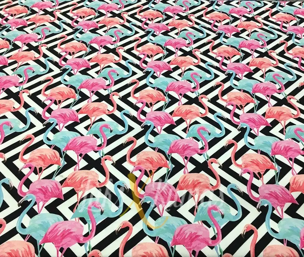 Kare Zemin Üzerine Flamingo Desenli Kumaş